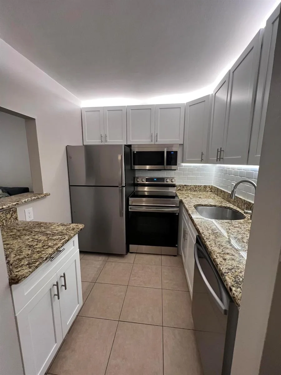 31 WESTBURY B Circle # 31, Deerfield Beach, FL 33442 photo 2