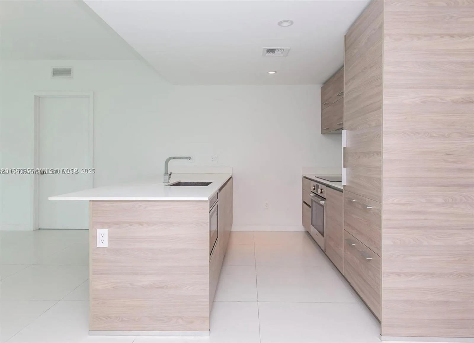 1300 S Miami Ave # 1602, Miami, FL 33130 photo 3