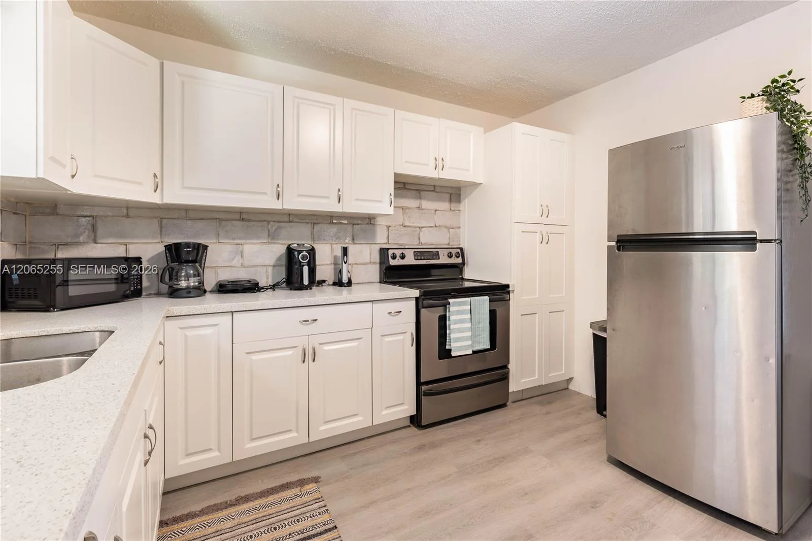 20 SE 13th Ter, Dania Beach, FL 33004 photo 2