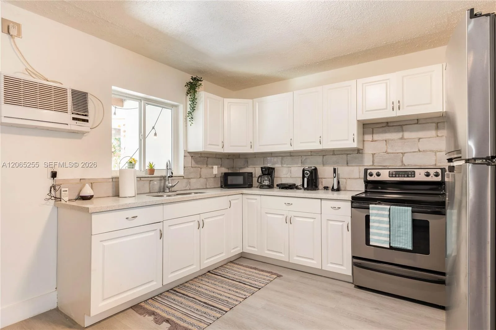 20 SE 13th Ter, Dania Beach, FL 33004 photo 3