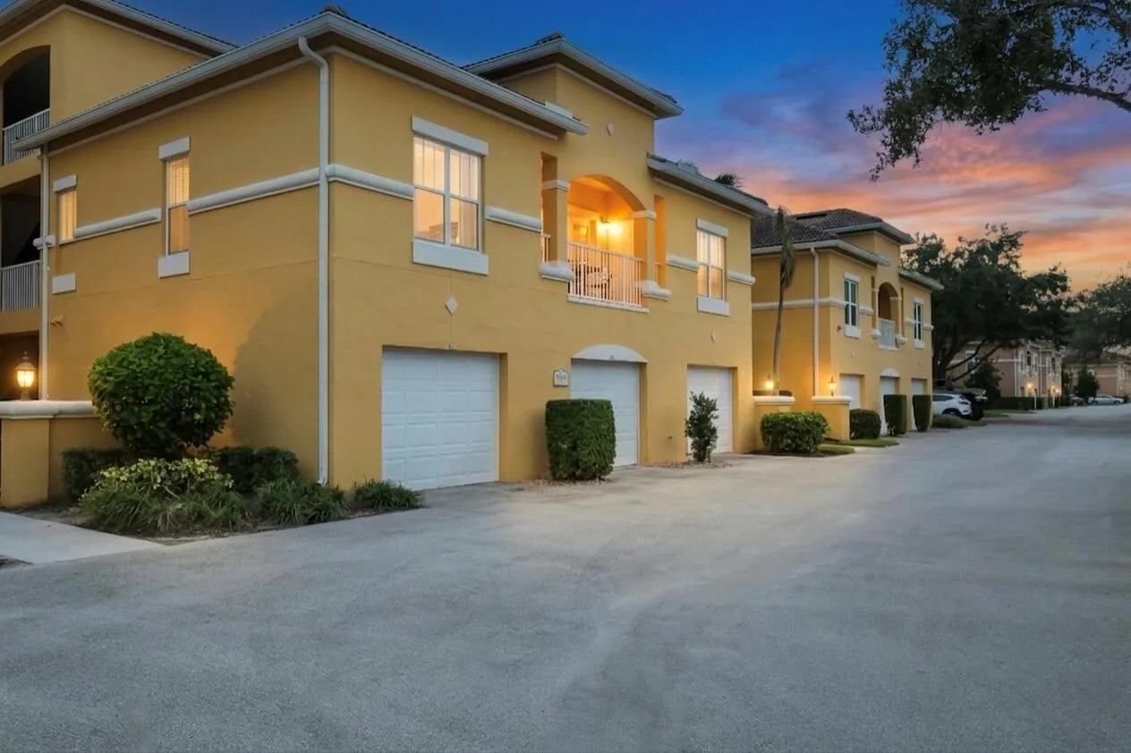 5015 Fairways Circle # 107, Vero Beach, FL 32967