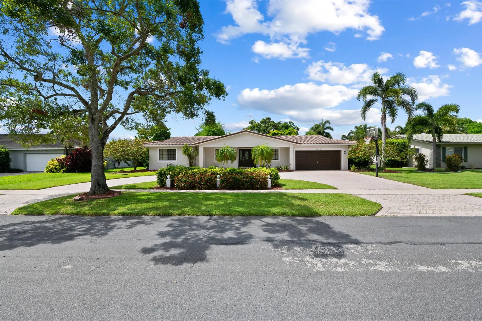 5720 SW 7th Street, Plantation, FL 33317