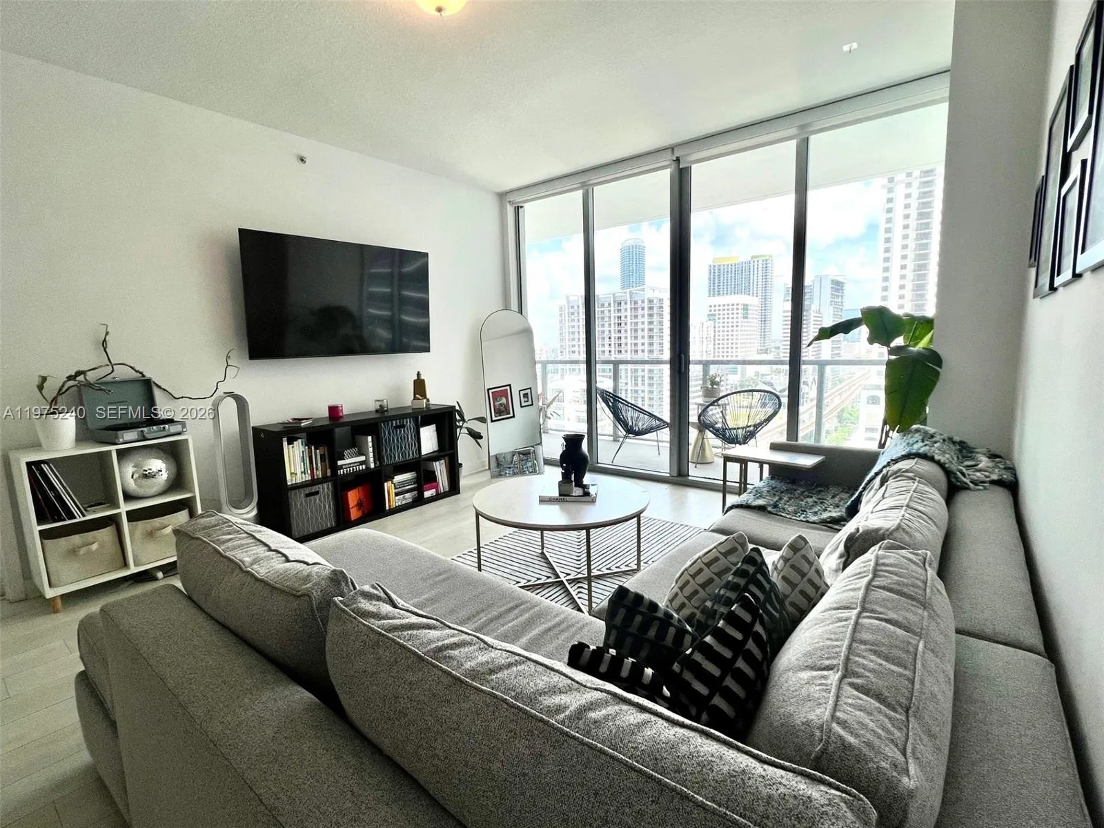 79 SW 12th St # 2010, Miami, FL 33130 photo 2