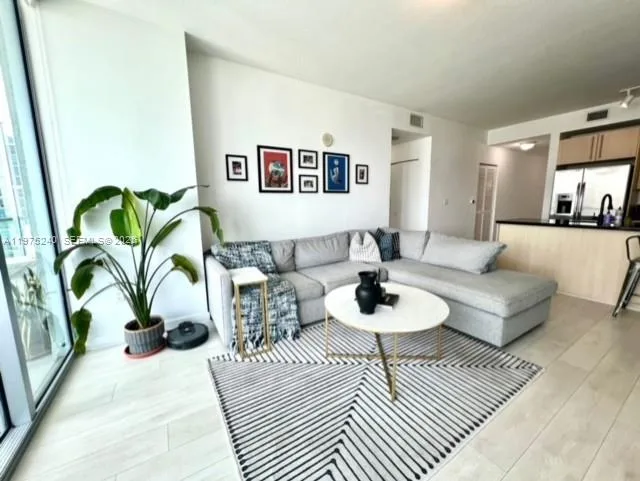 79 SW 12th St # 2010, Miami, FL 33130 photo 5