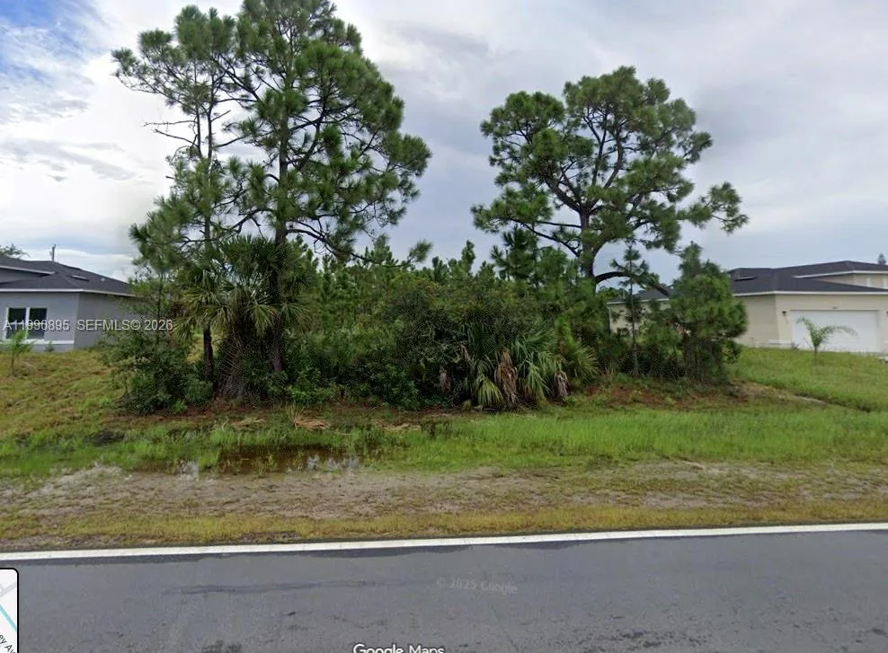 2065 SE Cogan Dr, Palm Bay, FL 32909 photo 2