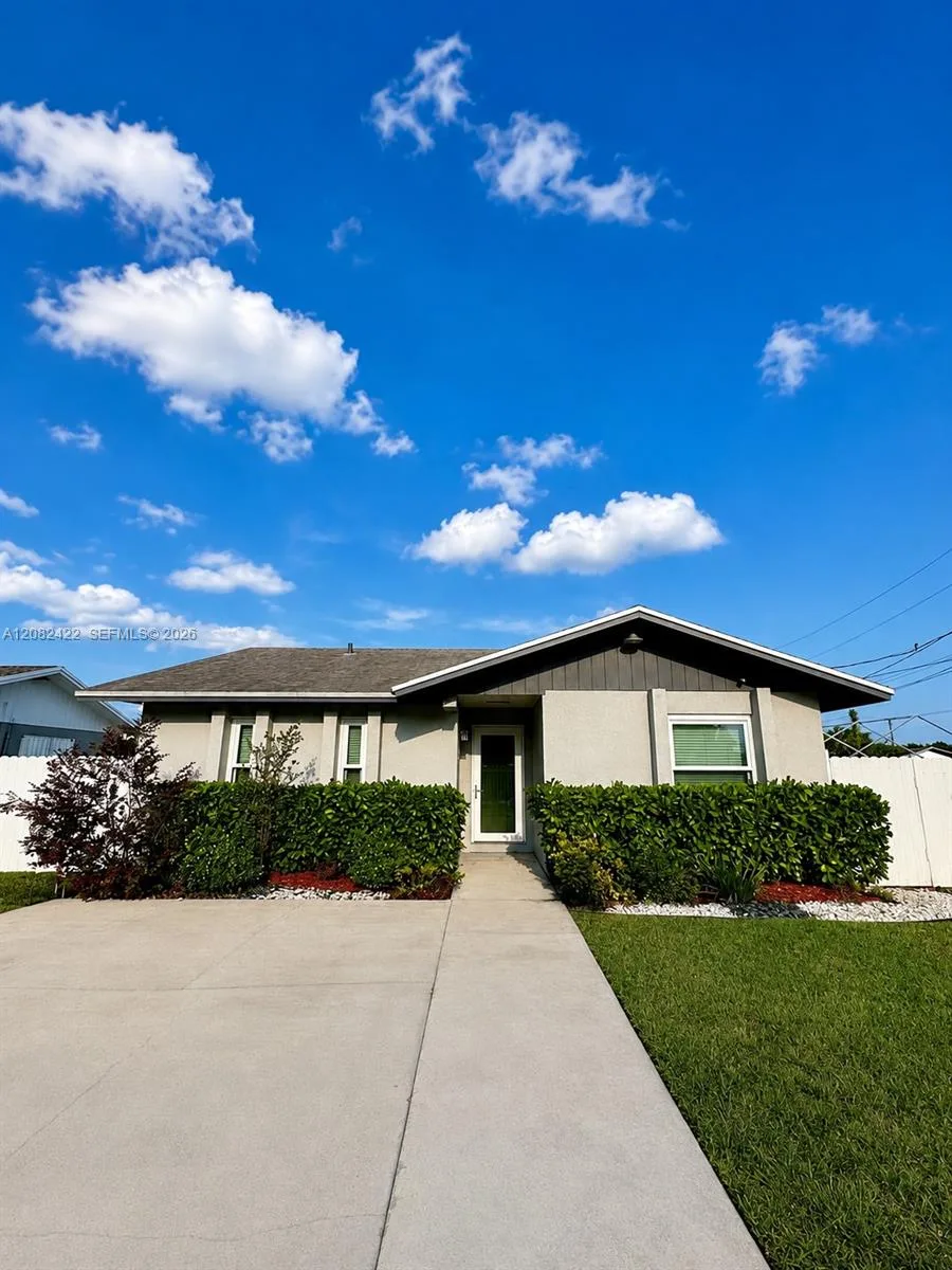 18155 SW 105th Ave, Miami, FL 33157