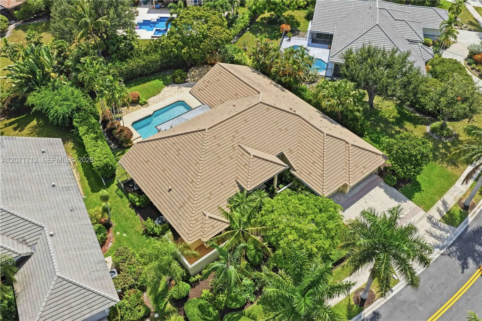 360 NE Coconut Cir, Weston, FL 33326 photo 4