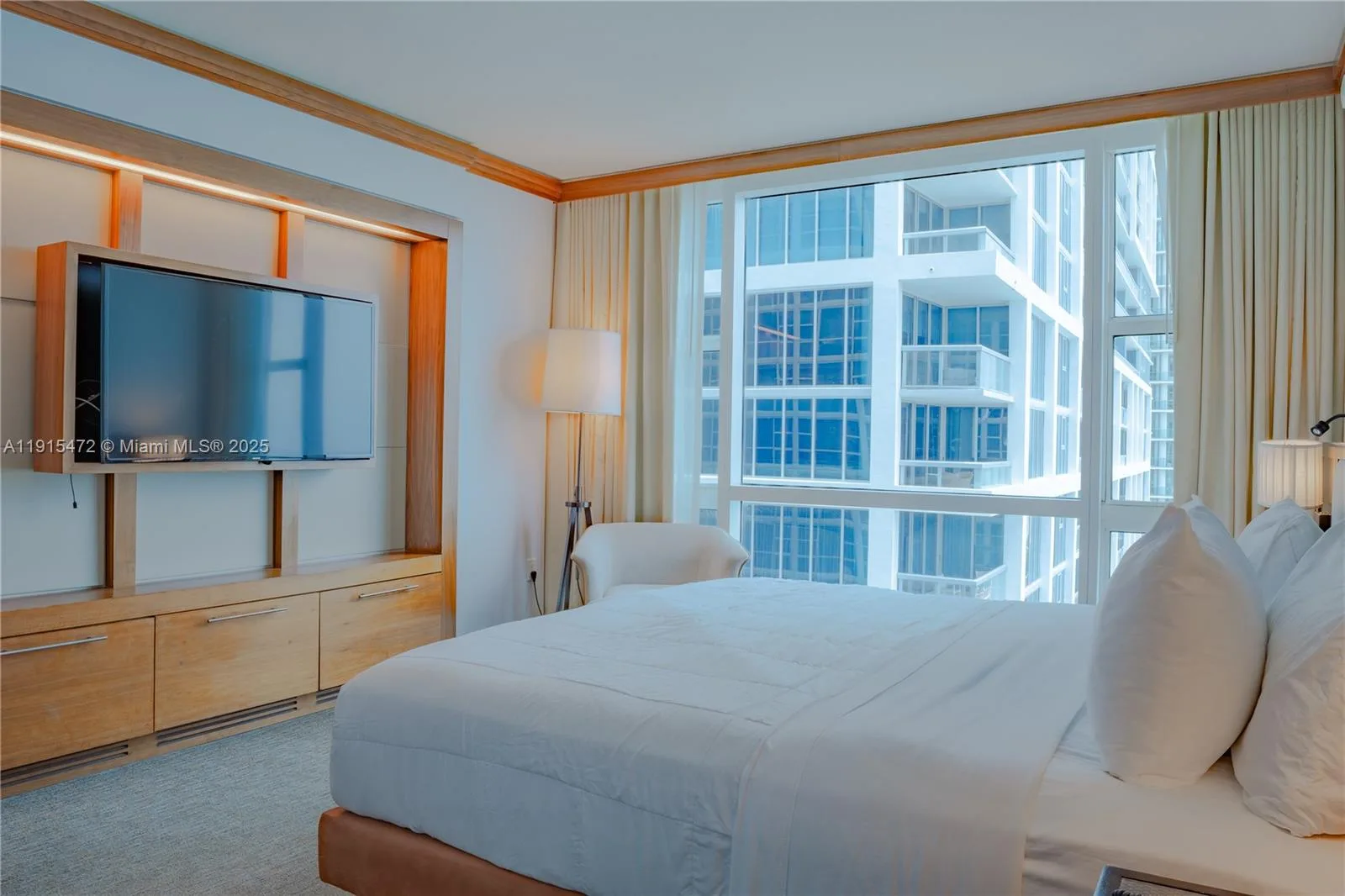 6801 Collins Ave # 1002, Miami Beach, FL 33141 photo 2