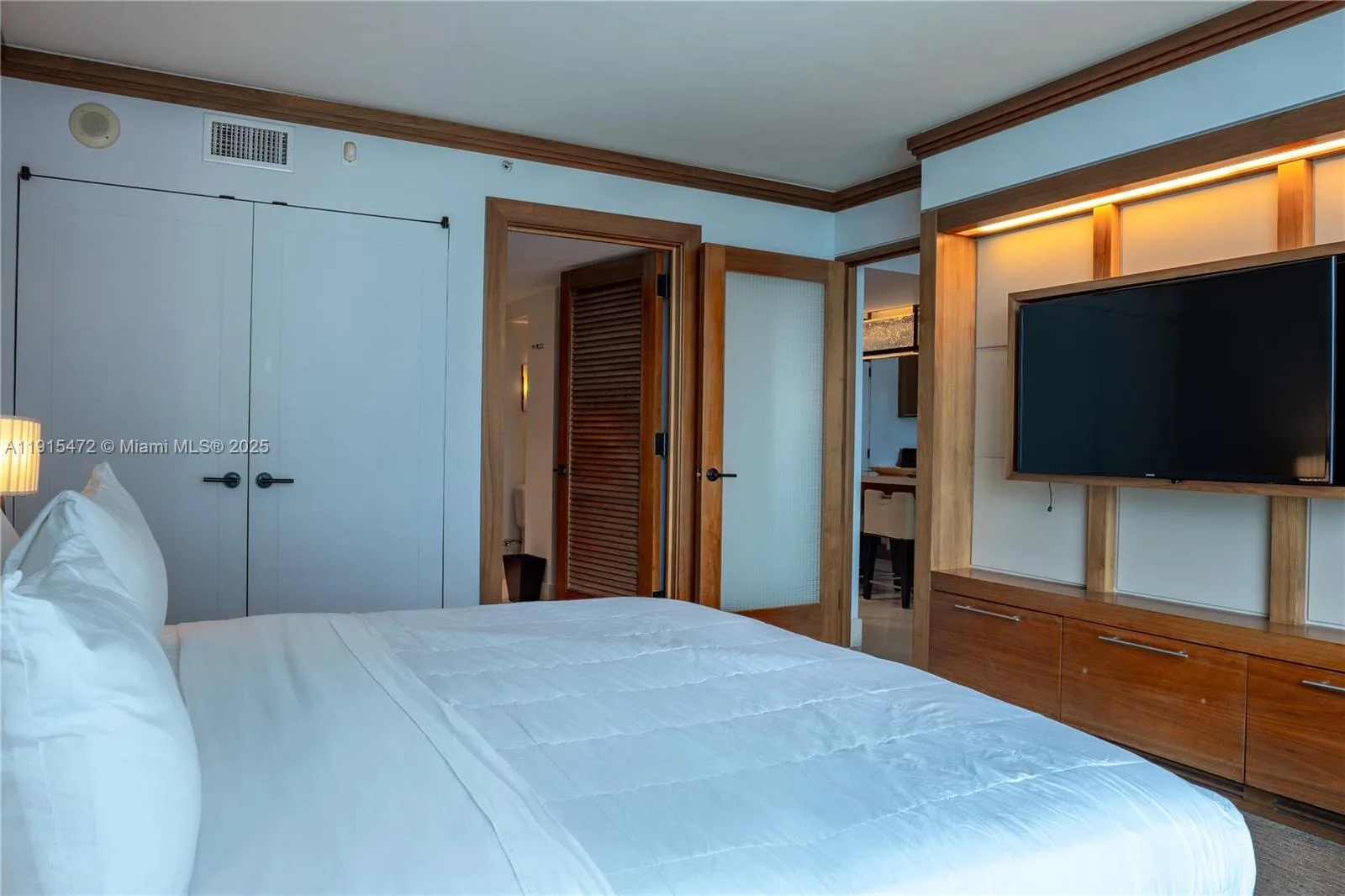 6801 Collins Ave # 1002, Miami Beach, FL 33141 photo 3