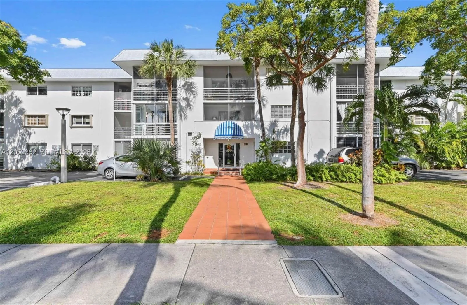 251 Galen Dr # 302, Key Biscayne, FL 33149