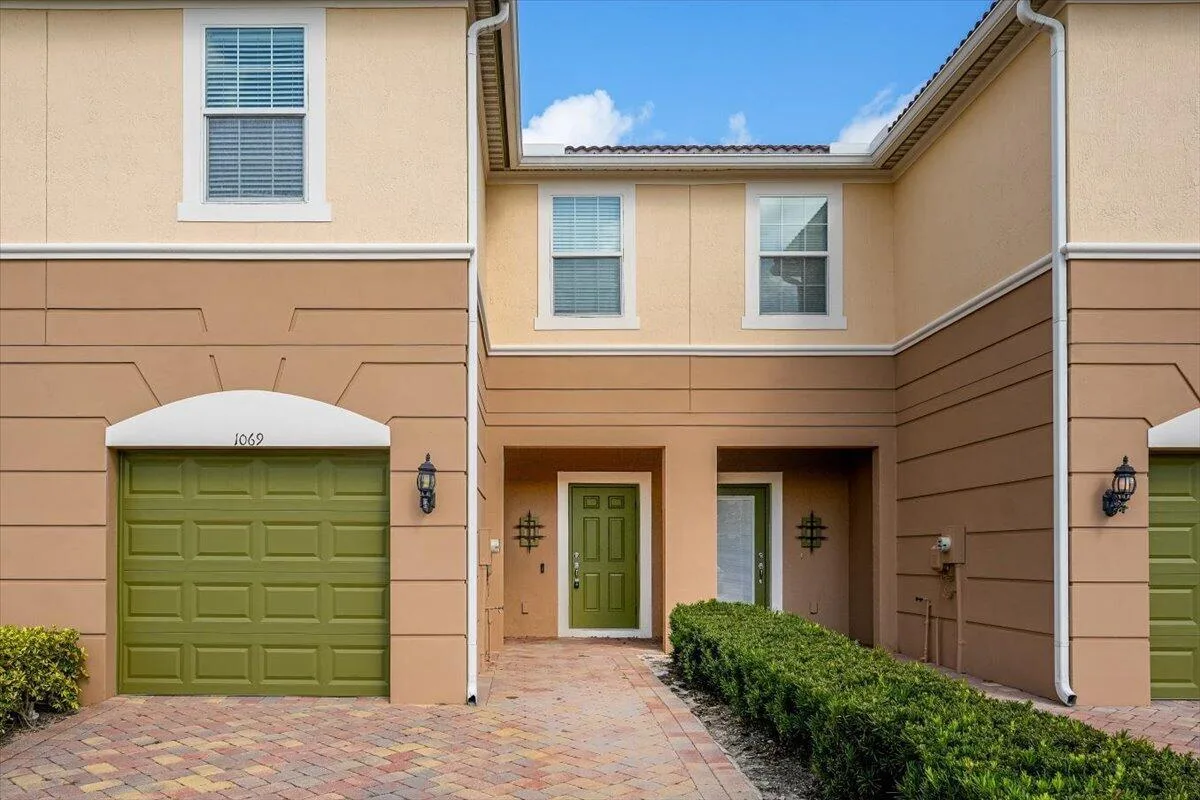 1069 Normandie Way, Vero Beach, FL 32960