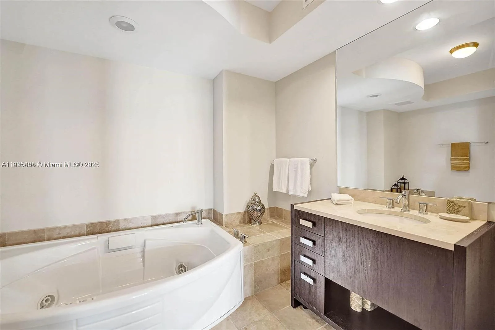 18201 Collins Ave # 5202, Sunny Isles Beach, FL 33160 photo 9