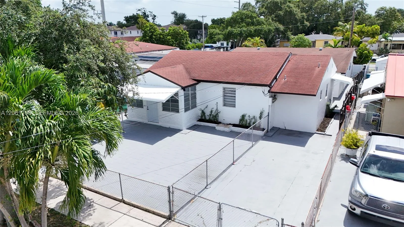 1055 NW 32nd Ct, Miami, FL 33125 photo 7
