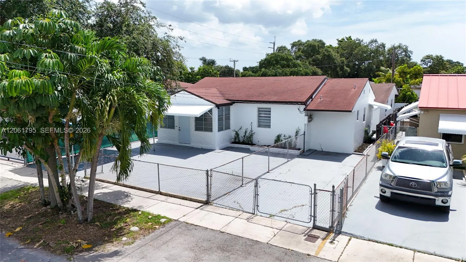 1055 NW 32nd Ct, Miami, FL 33125 photo 8