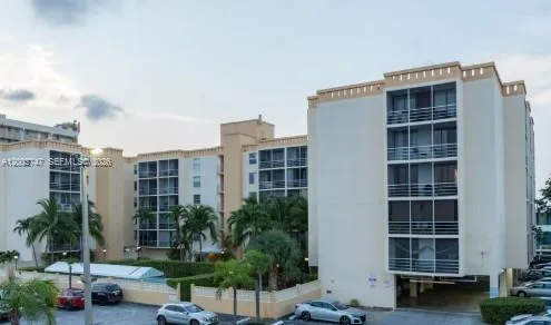 2935 NE 163rd St # 4Q, North Miami Beach, FL 33160 photo 2