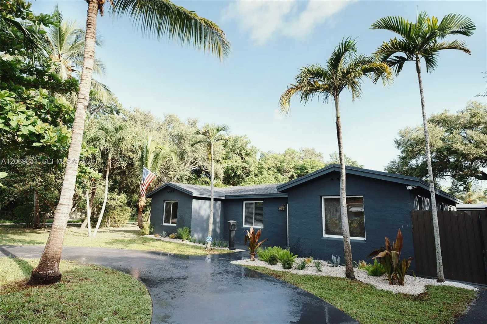 801 NE 144th St, North Miami, FL 33161