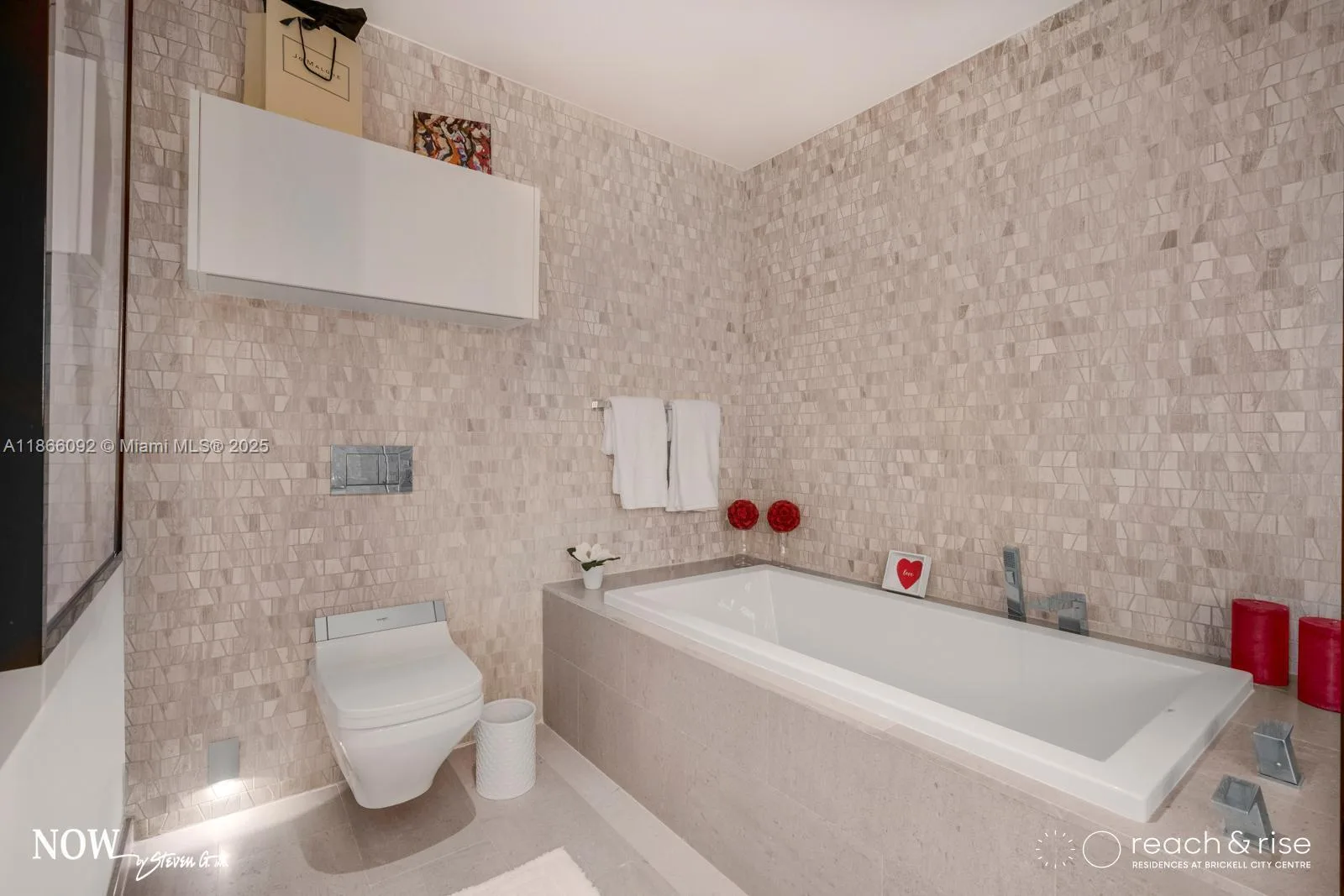 88 SW 7th # 1001, Miami, FL 33130 photo 4