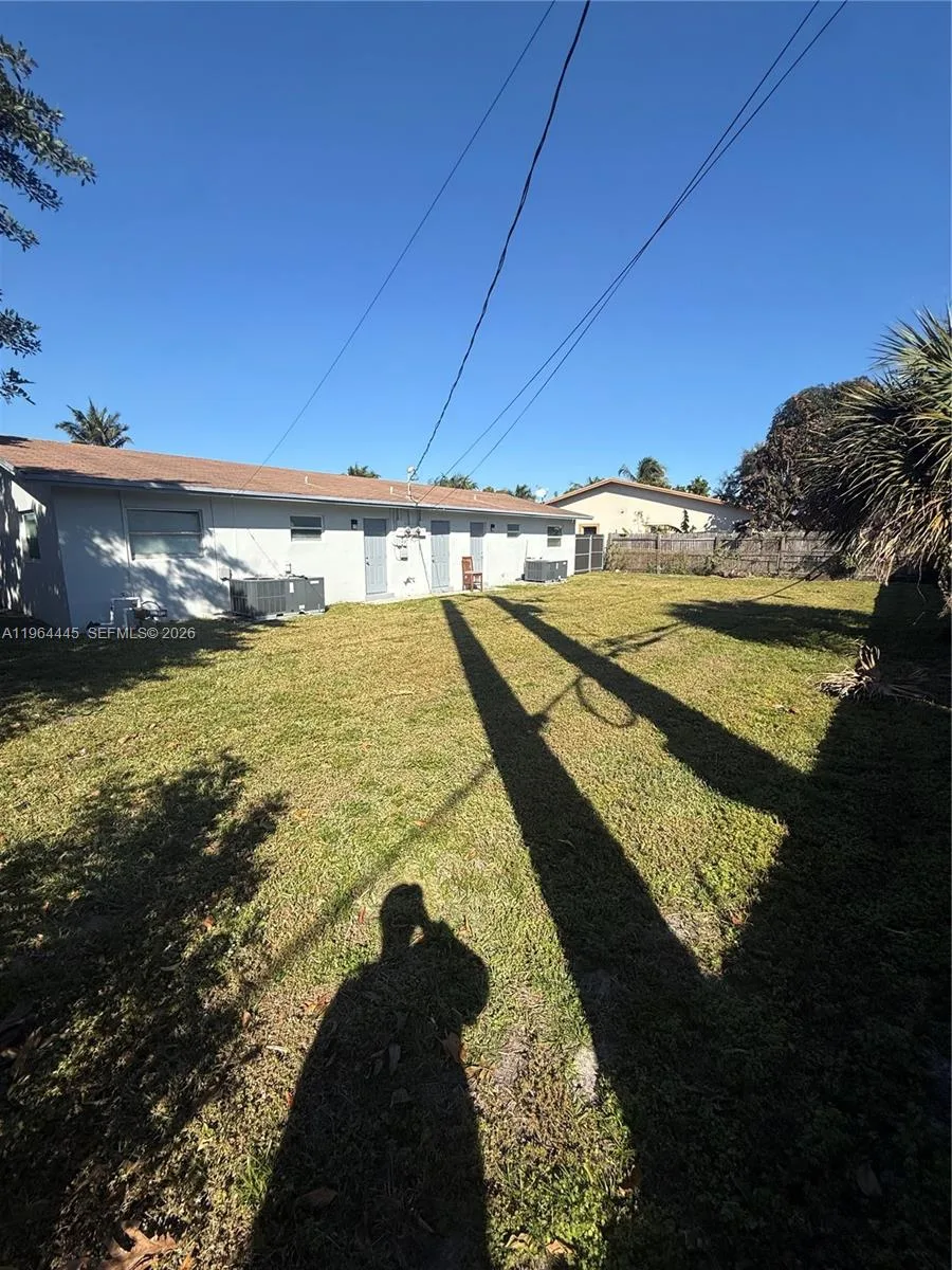 310 NE 38th St, Deerfield Beach, FL 33064
