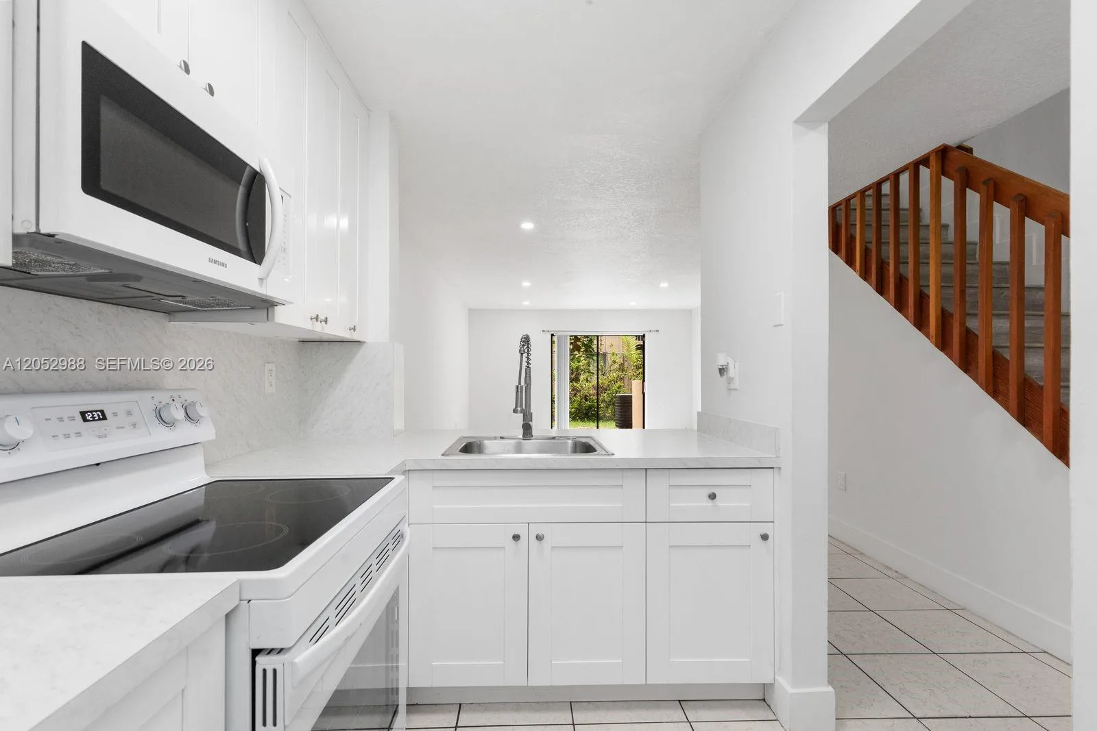 6854 NW 173rd Dr # 209, Hialeah, FL 33015
