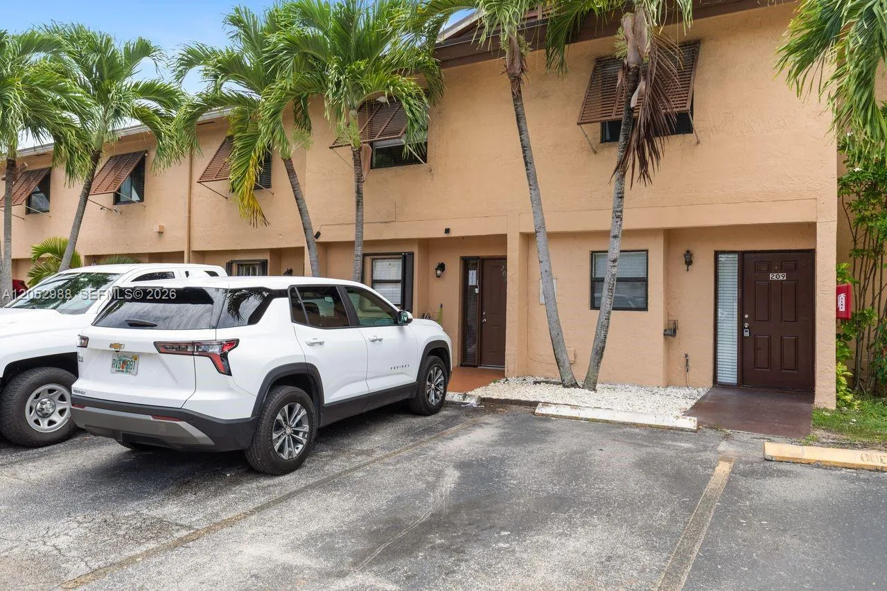 6854 NW 173rd Dr # 209, Hialeah, FL 33015 photo 4