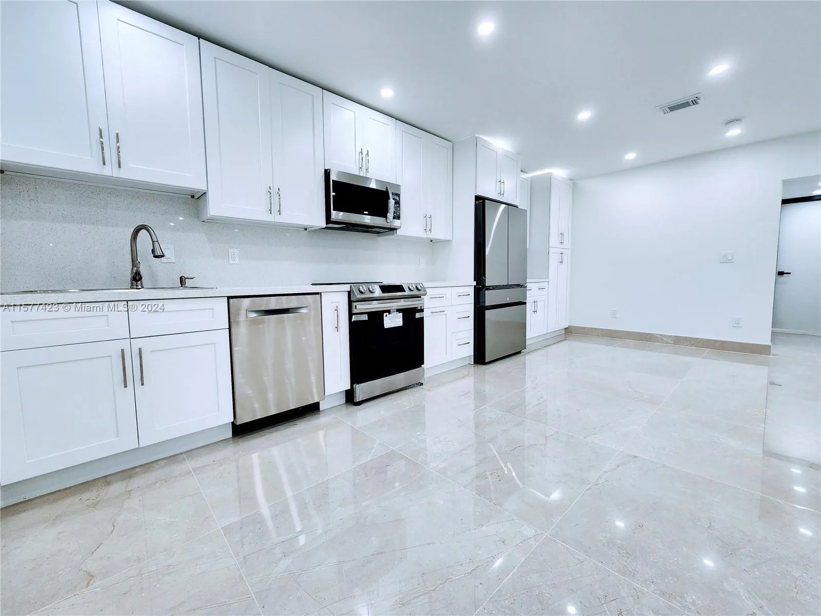 11930 NE 19th Dr # 3, North Miami, FL 33181 photo 2