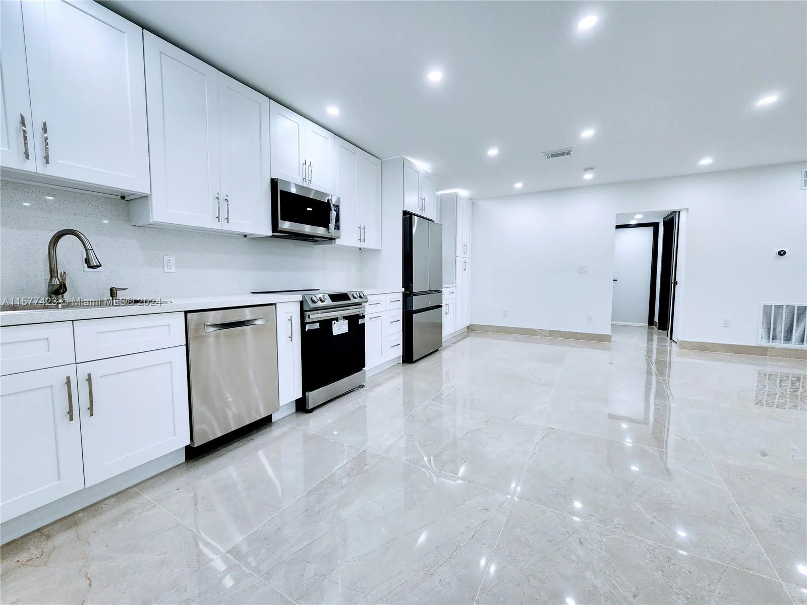 11930 NE 19th Dr # 3, North Miami, FL 33181 photo 4
