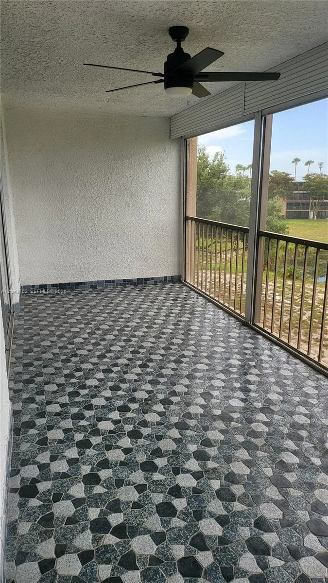 7220 Lake Cir Dr # 406, Margate, FL 33063 photo 3