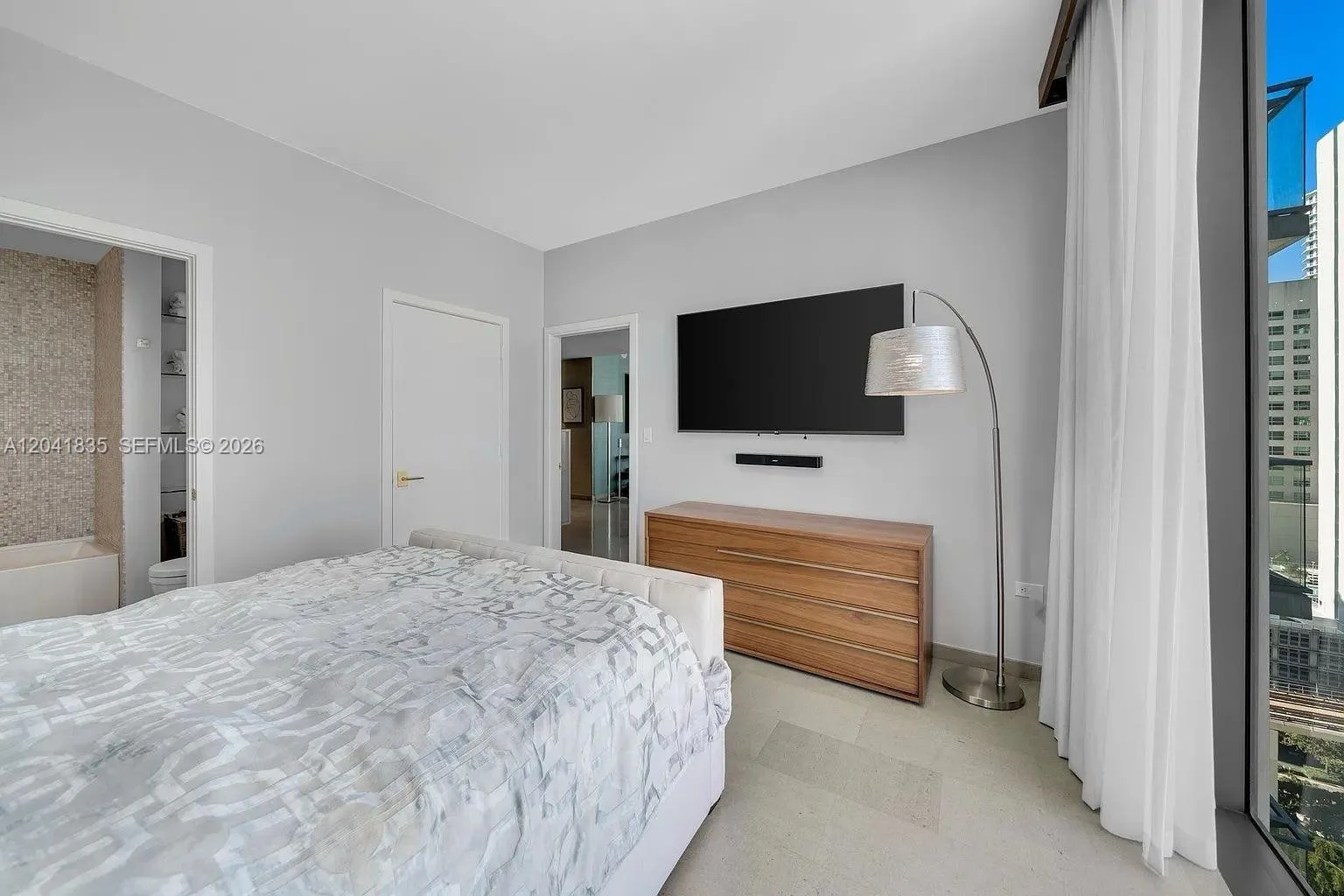88 SW 7th St # 1212, Miami, FL 33130 photo 11