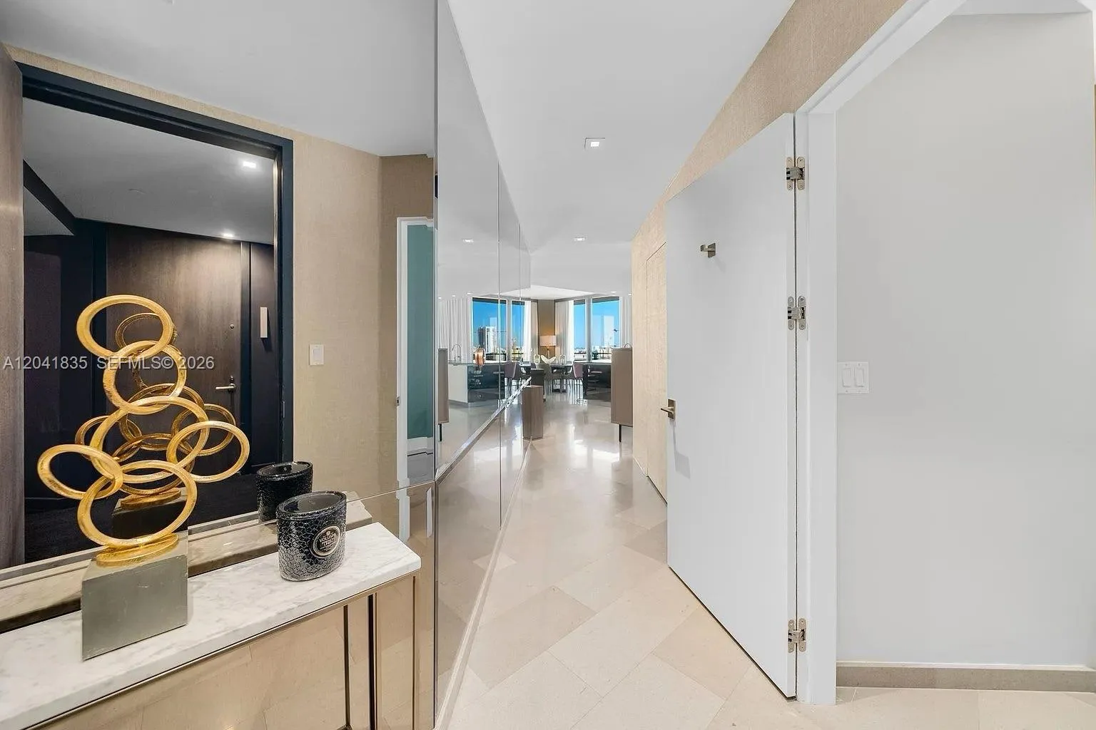 88 SW 7th St # 1212, Miami, FL 33130 photo 5