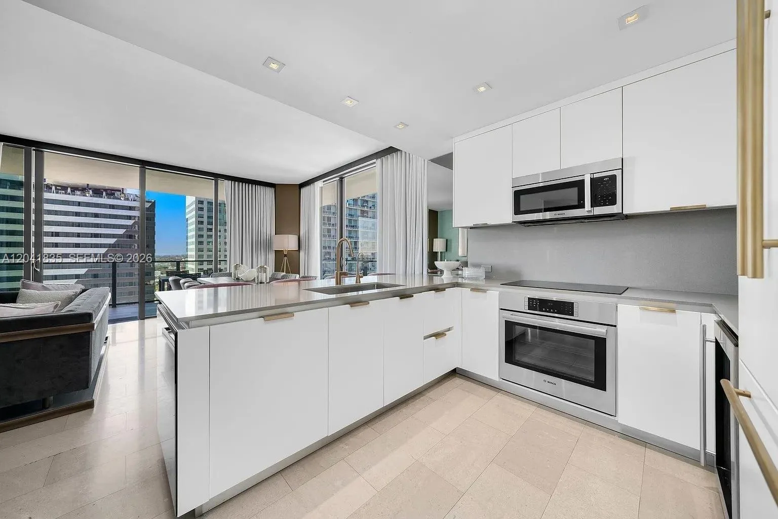 88 SW 7th St # 1212, Miami, FL 33130 photo 8