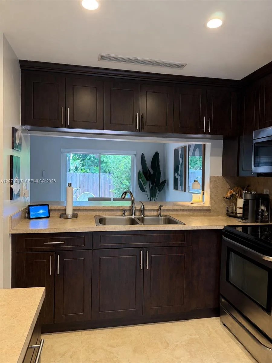 7483 SW 109th Ave, Miami, FL 33173
