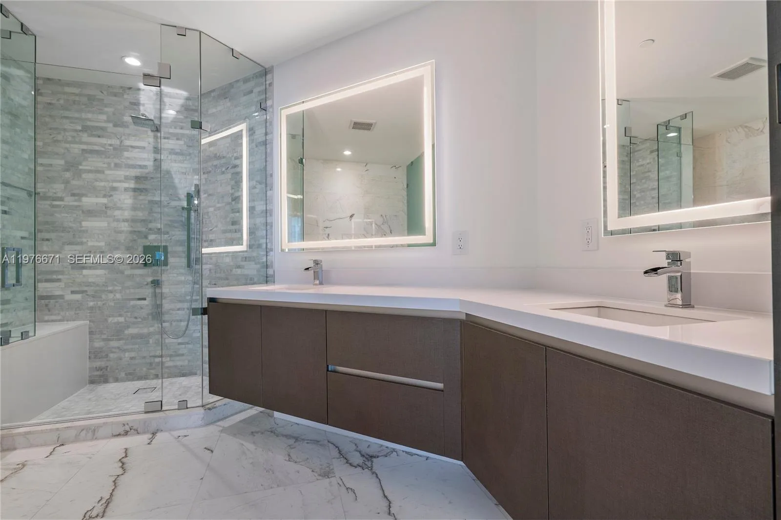851 NE 1st Ave # 3203, Miami, FL 33132 photo 11