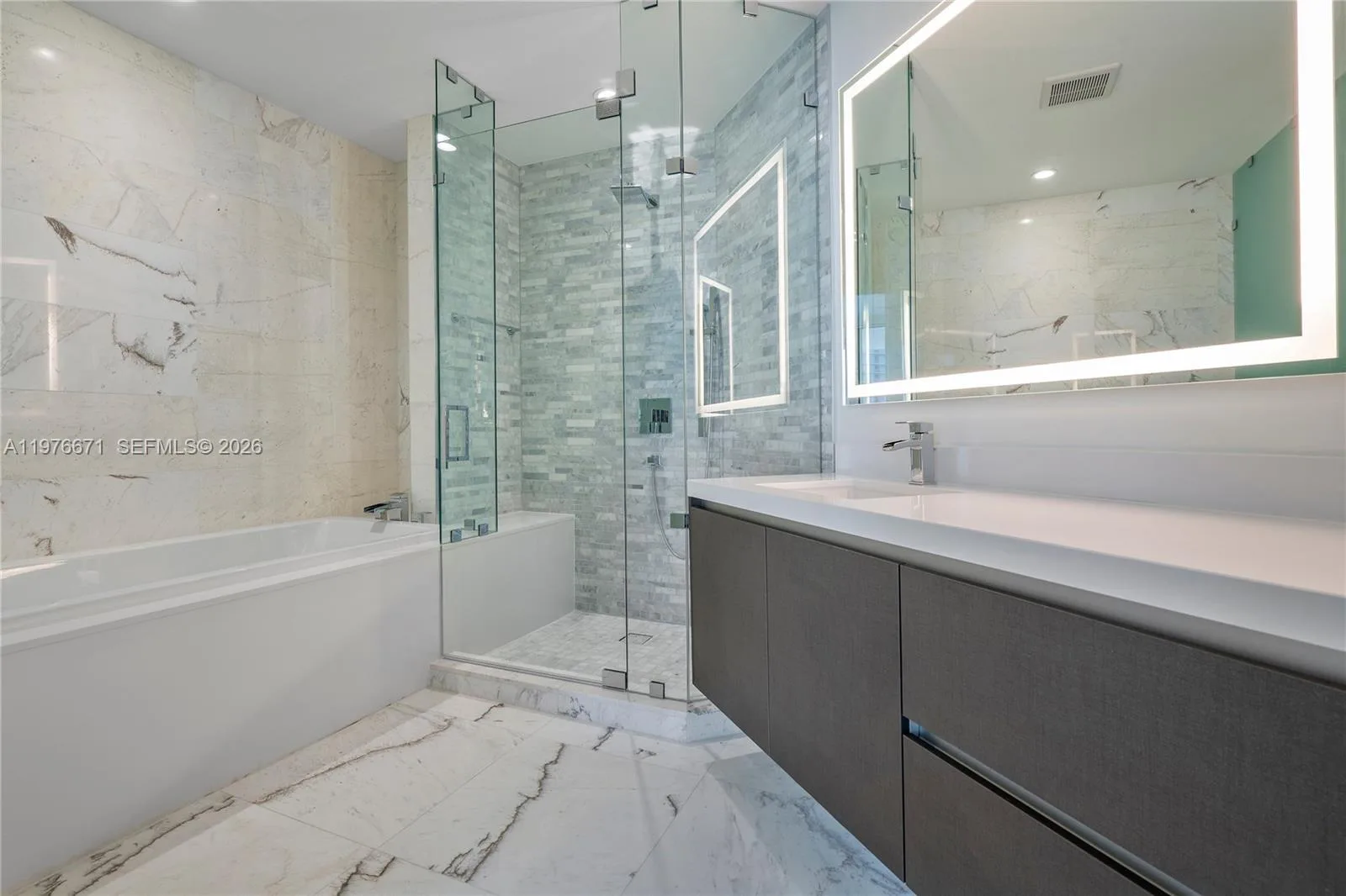 851 NE 1st Ave # 3203, Miami, FL 33132 photo 13