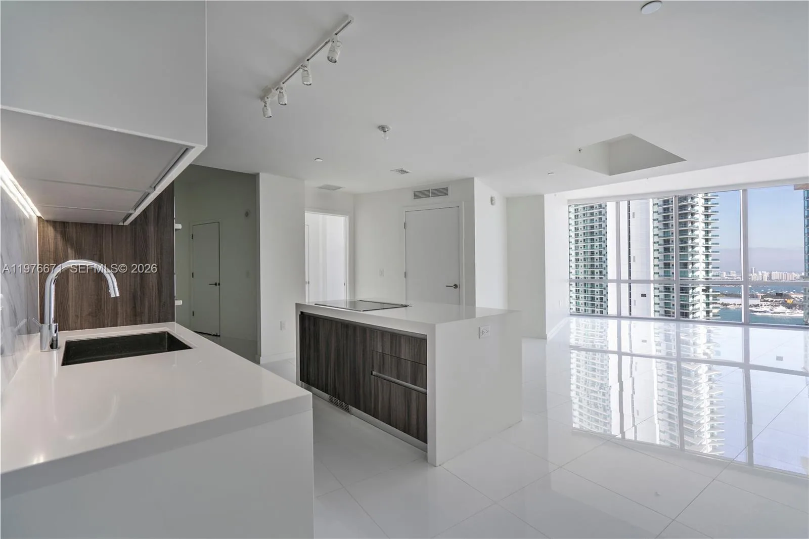 851 NE 1st Ave # 3203, Miami, FL 33132 photo 2
