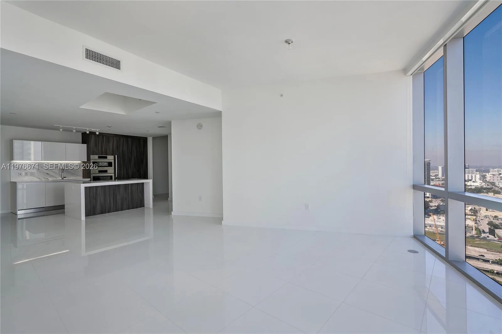 851 NE 1st Ave # 3203, Miami, FL 33132 photo 3