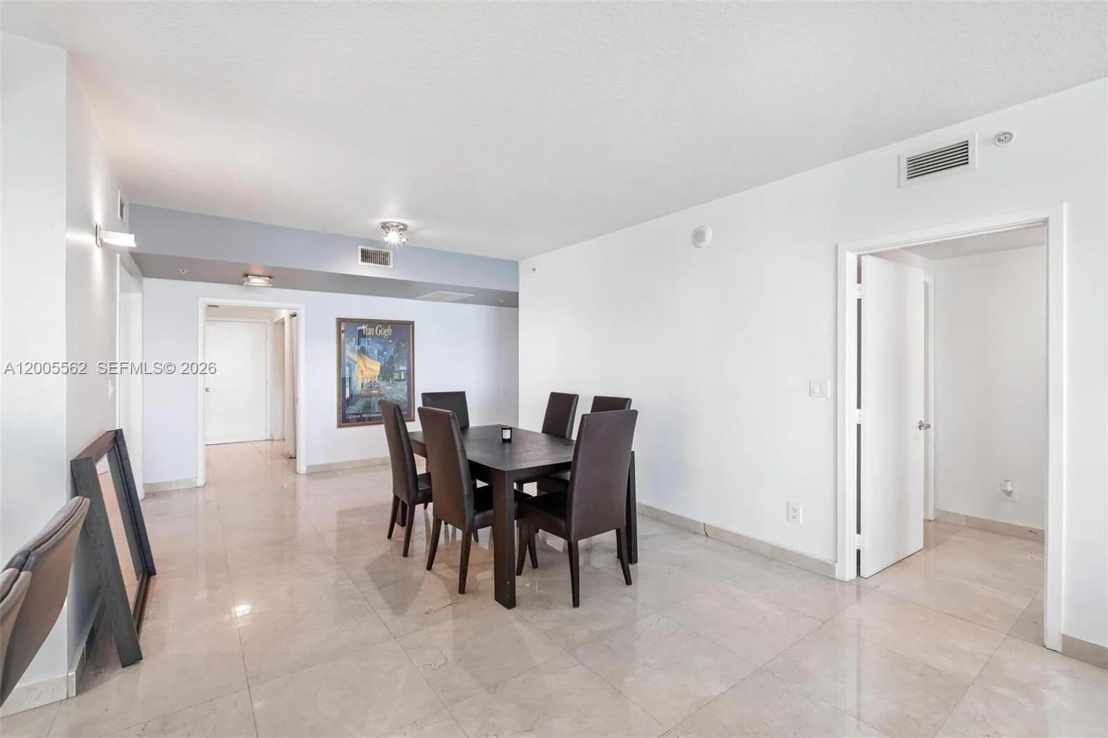 325 S Biscayne Blvd # 823, Miami, FL 33131 photo 13