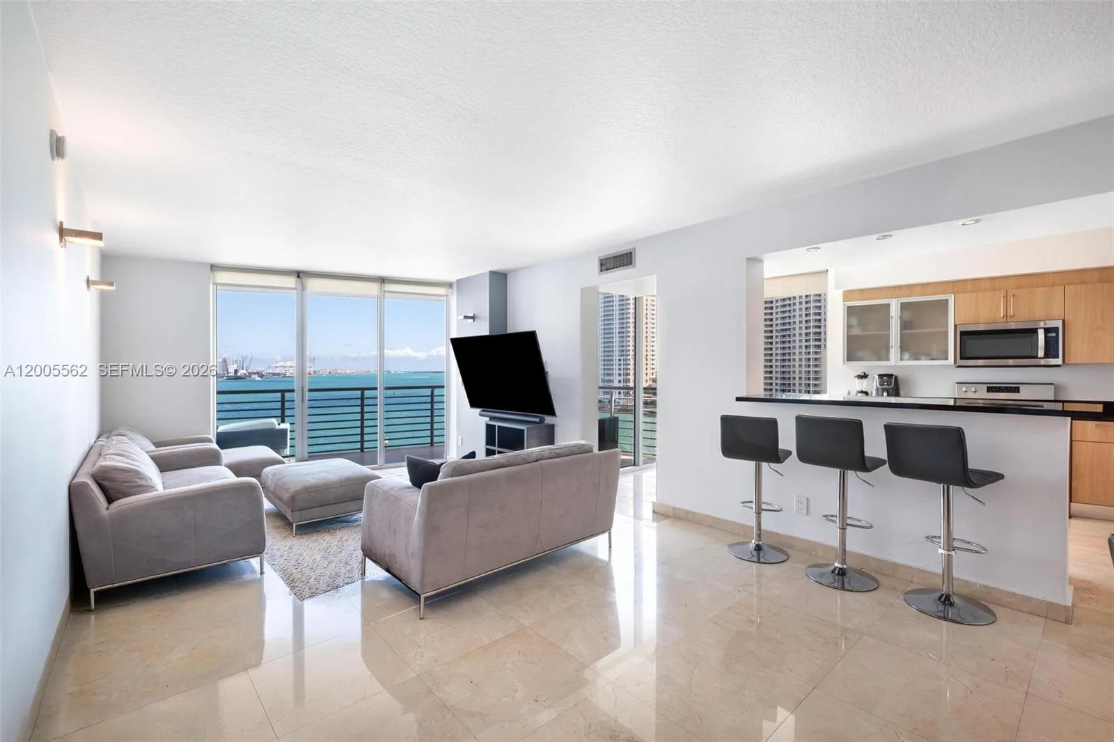 325 S Biscayne Blvd # 823, Miami, FL 33131 photo 2