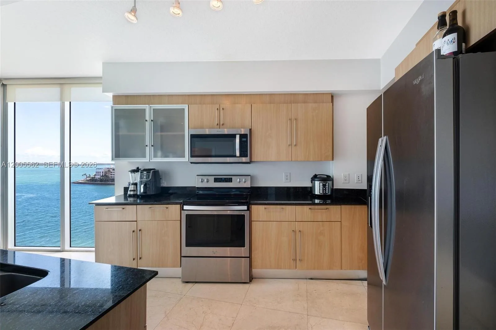 325 S Biscayne Blvd # 823, Miami, FL 33131 photo 5