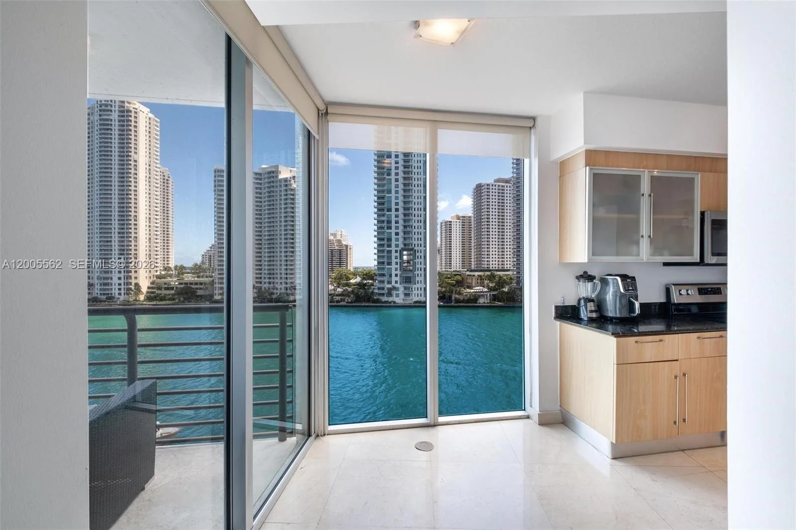 325 S Biscayne Blvd # 823, Miami, FL 33131 photo 8