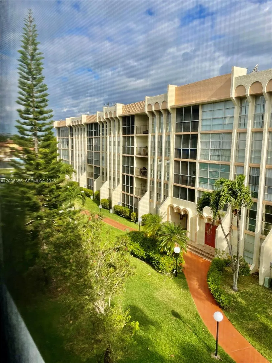 851 Three Islands Blv # 414, Hallandale Beach, FL 33009
