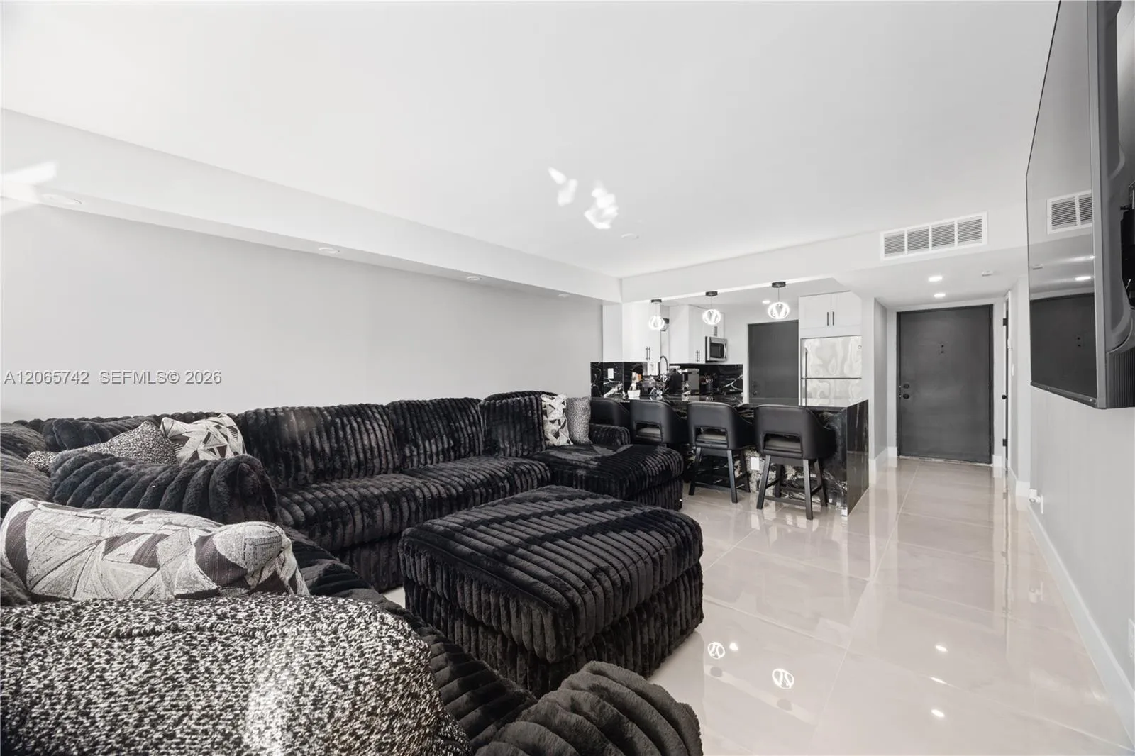 2302 S Cypress Bend Dr # 306, Pompano Beach, FL 33069 photo 4