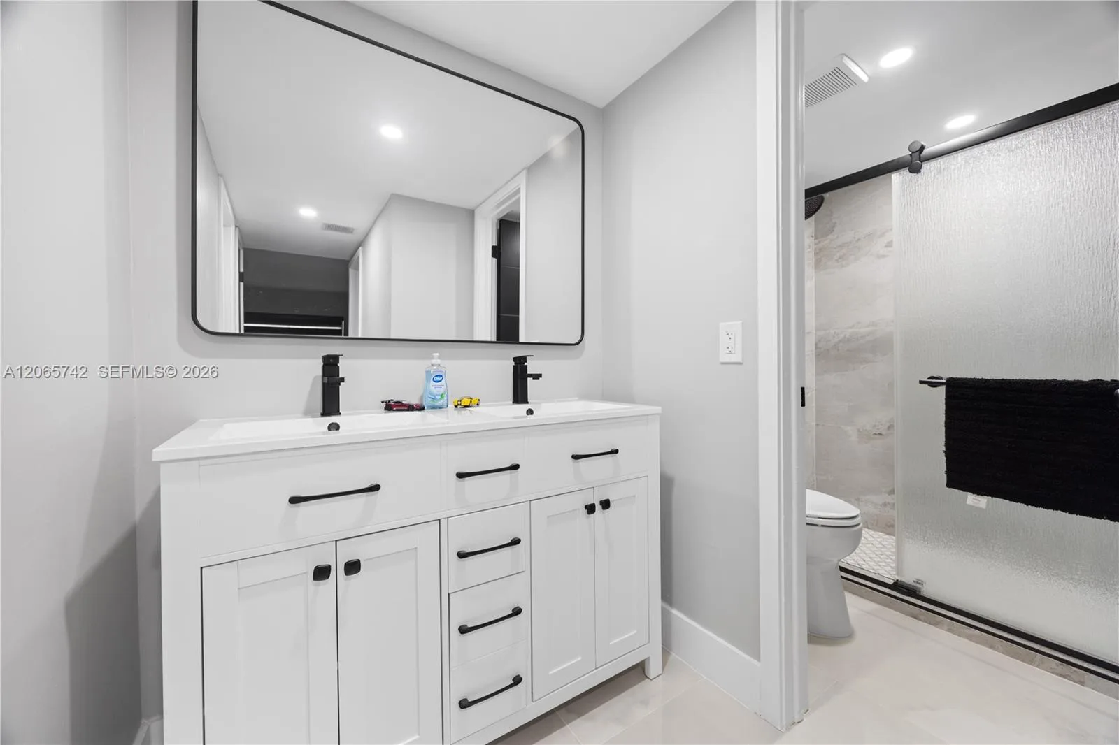 2302 S Cypress Bend Dr # 306, Pompano Beach, FL 33069 photo 9