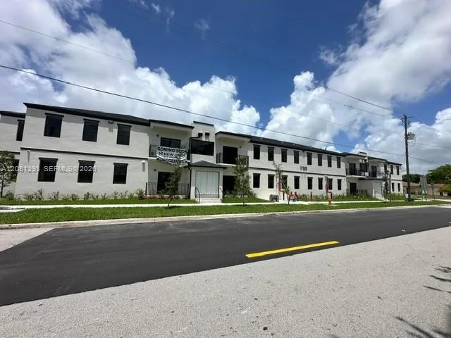 17020 SW 104th Ave # 203, Miami, FL 33157