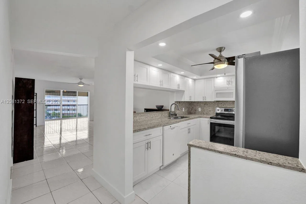 170 SE 5th Ave # 405, Dania Beach, FL 33004 photo 2