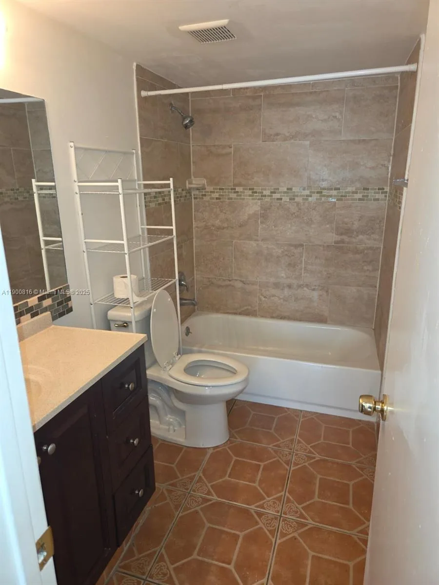 117 Lake Emerald Dr # 108, Oakland Park, FL 33309 photo 11
