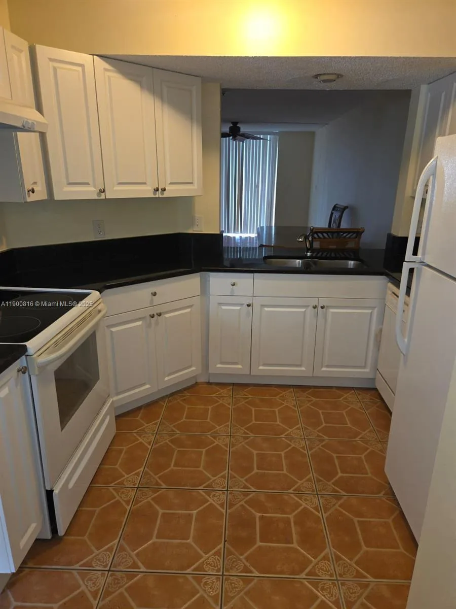 117 Lake Emerald Dr # 108, Oakland Park, FL 33309 photo 5