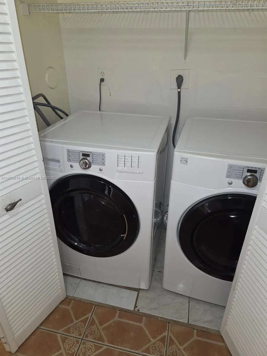 117 Lake Emerald Dr # 108, Oakland Park, FL 33309 photo 8