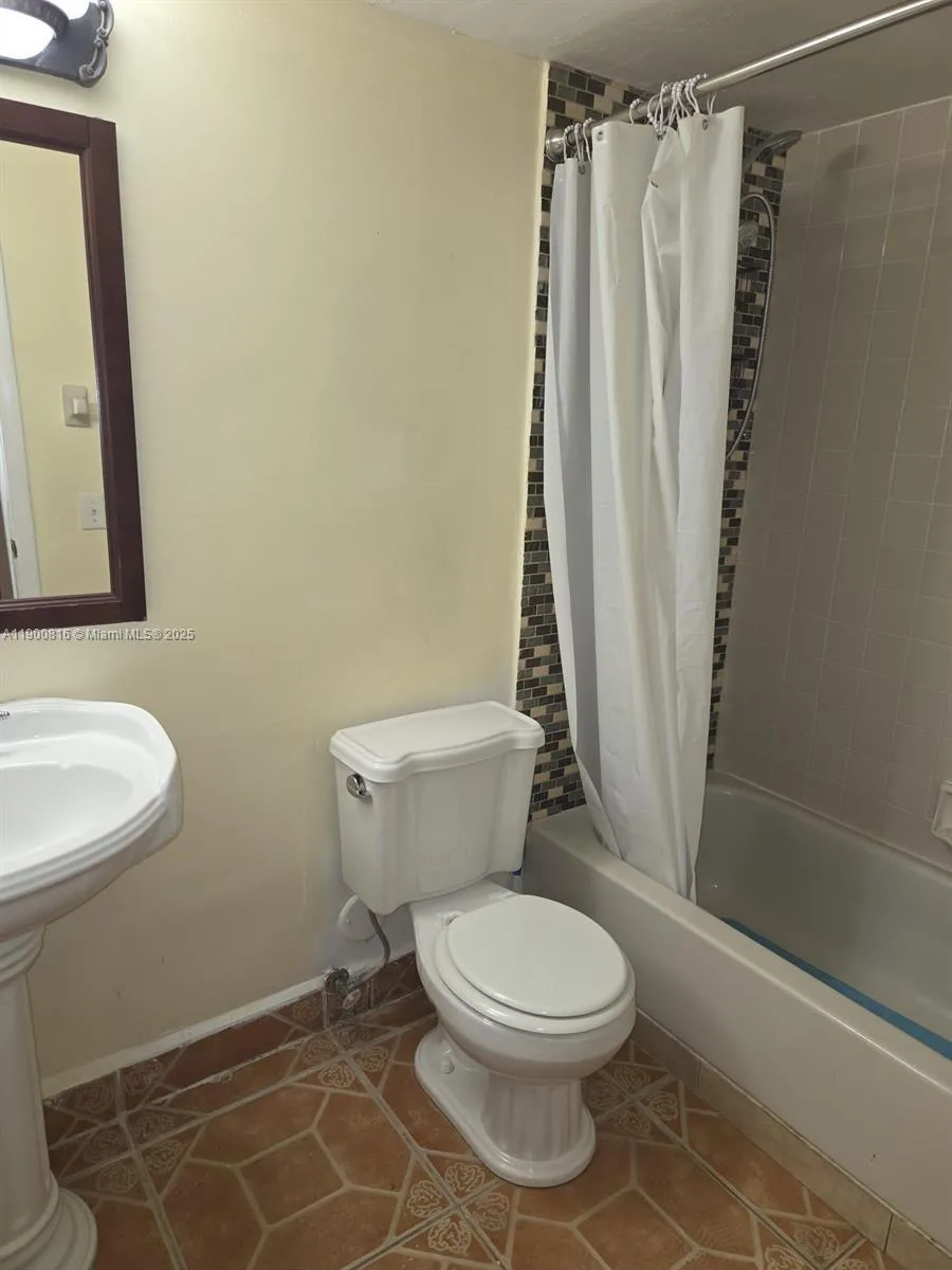 117 Lake Emerald Dr # 108, Oakland Park, FL 33309 photo 9
