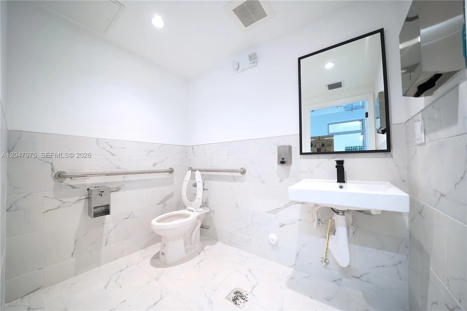 650 SW 1st St # 1, Miami, FL 33130 photo 8