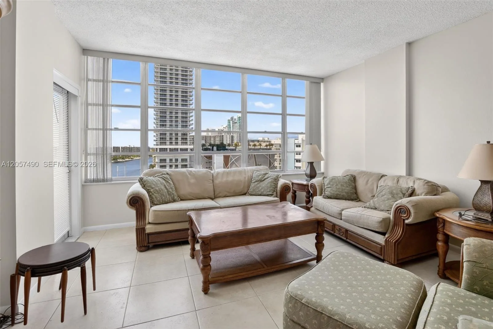 1817 S Ocean Dr # PH-19, Hallandale Beach, FL 33009
